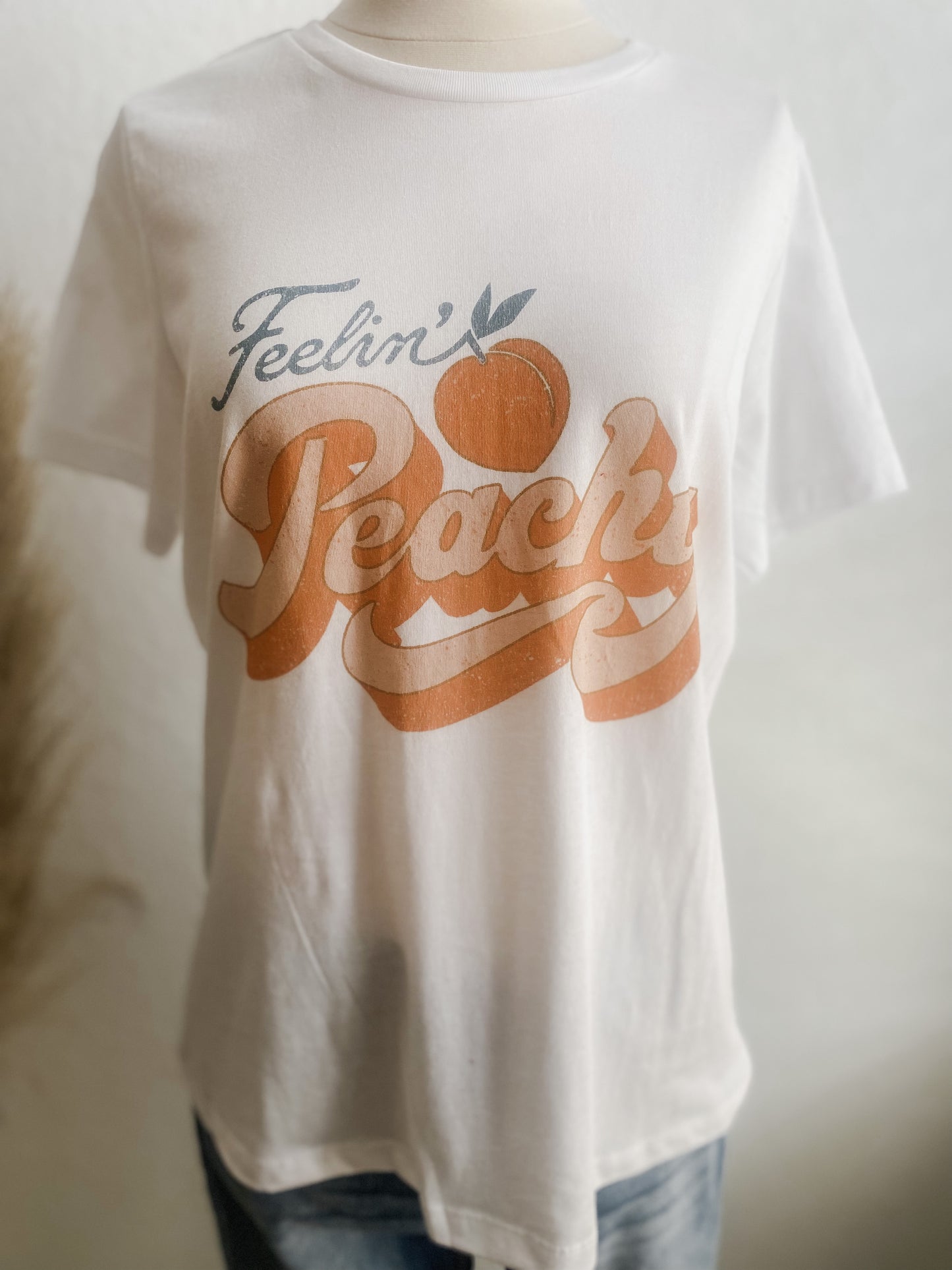 Feelin’ Peachy Graphic Tee