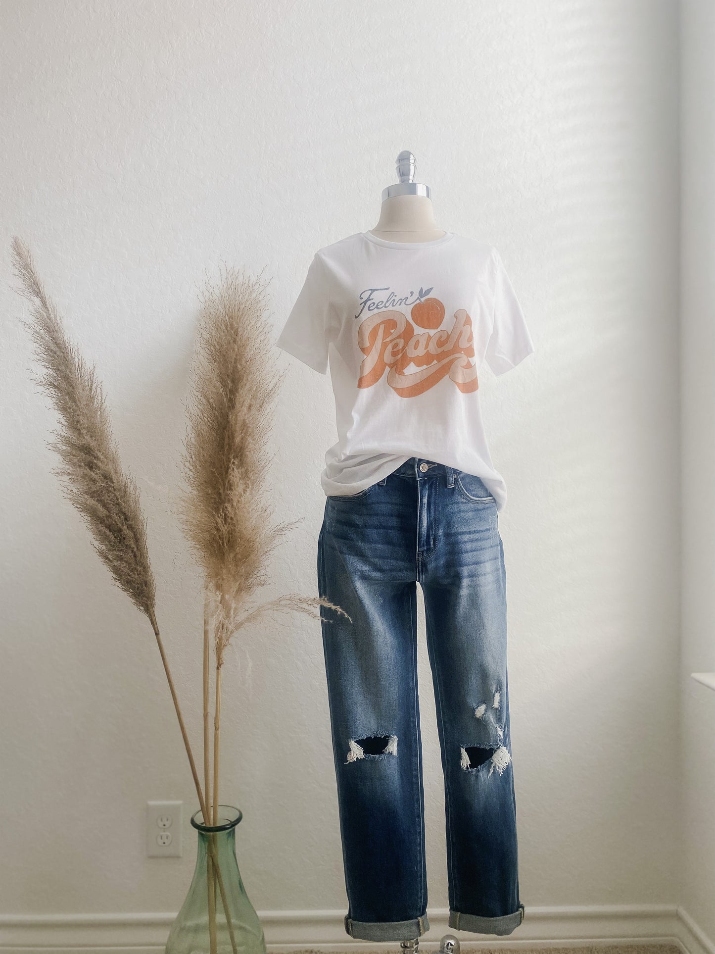 Feelin’ Peachy Graphic Tee